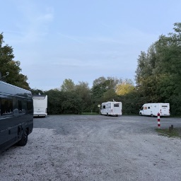Motorhome Stopover at the Outdoor Pool – Saalfeld — Saalfeld/Saale, Kamsdorf, Landkreis Saalfeld-Rudolstadt, Thuringia, 07318